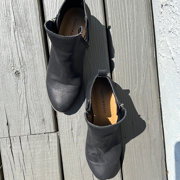 Lucky Brand ☘️Vegan Leather ankle booties - Picture 2 of 4